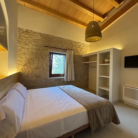 Mas Les Arrabassades Farm stay *